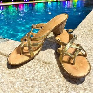 Born Funi Womens Gold Metallic‎ Thong Strappy Sandals Size 10